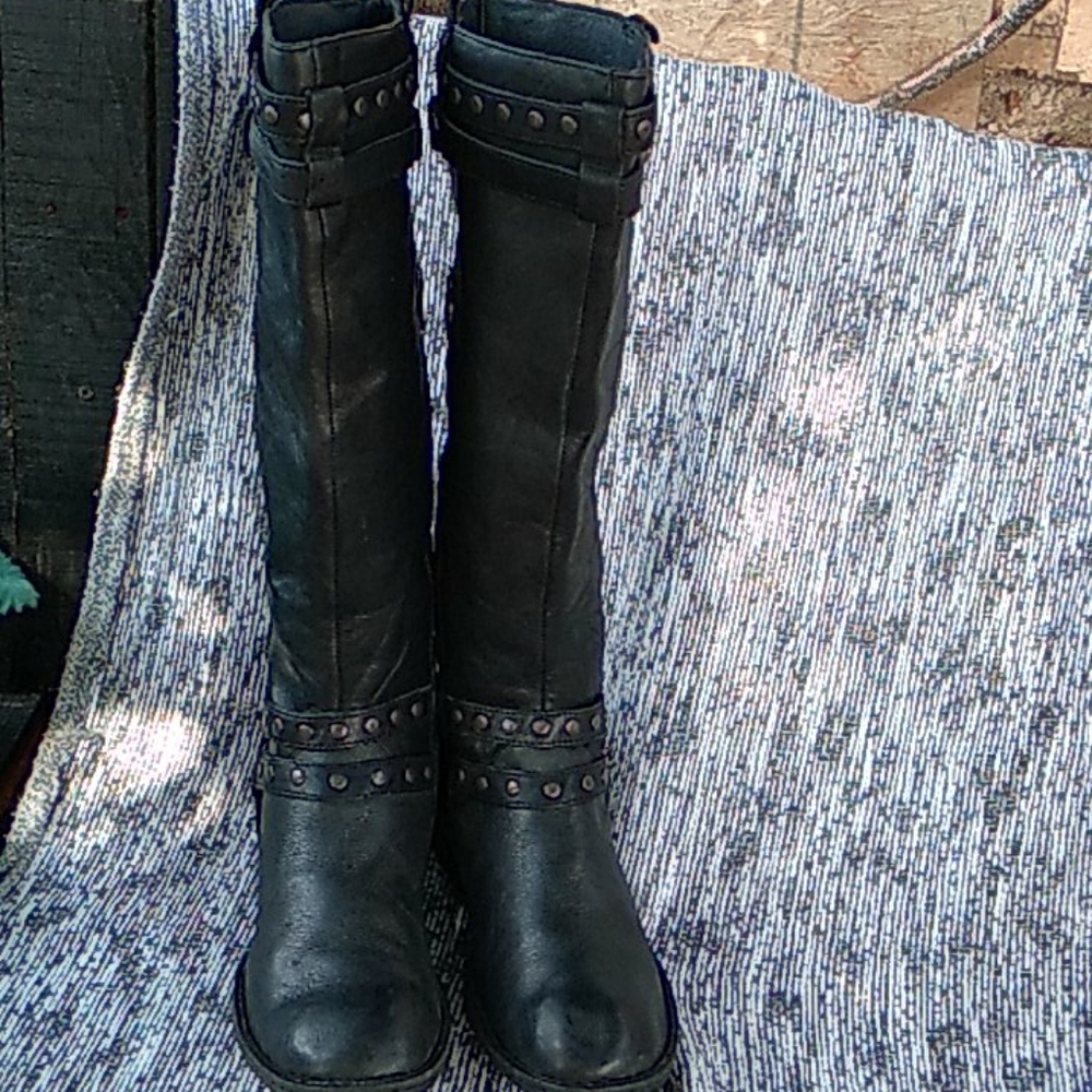 Born leather boots